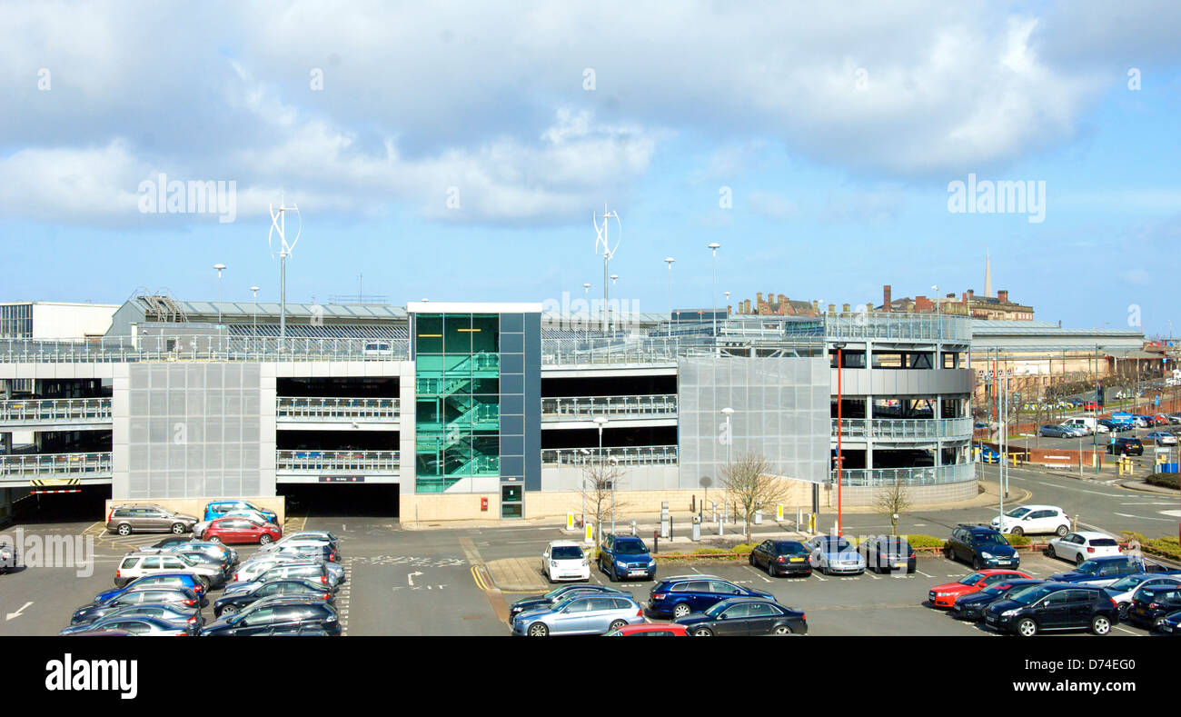 Nuevo estacionamiento de varios pisos, el centro de la ciudad de Preston. Foto de stock