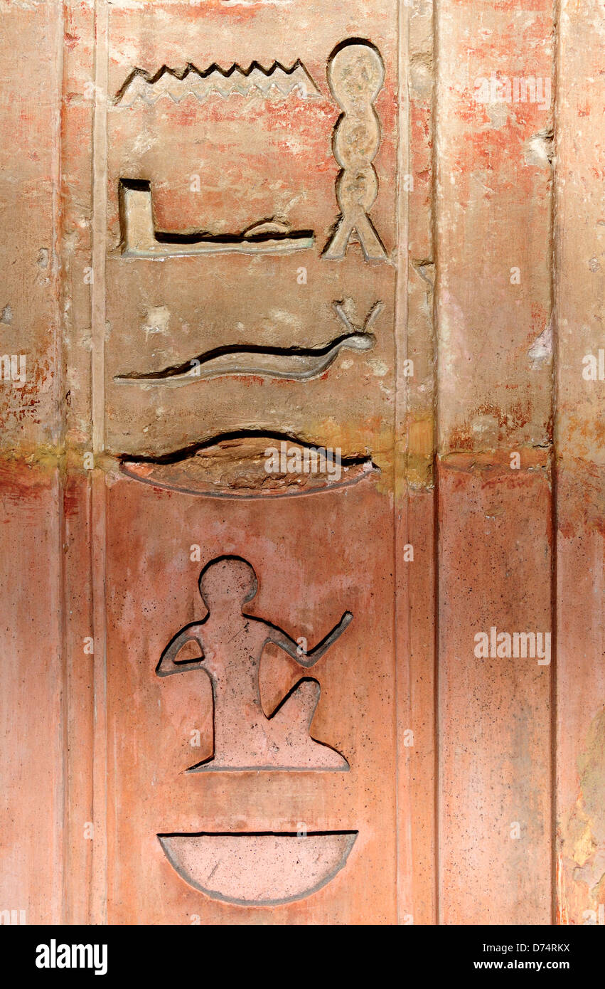 Londres, Inglaterra, Reino Unido. Museo Británico. La puerta falsa de la tumba de Ptahshepses (quinta dinastía, c2400BC) de Giza. Jeroglíficos Foto de stock