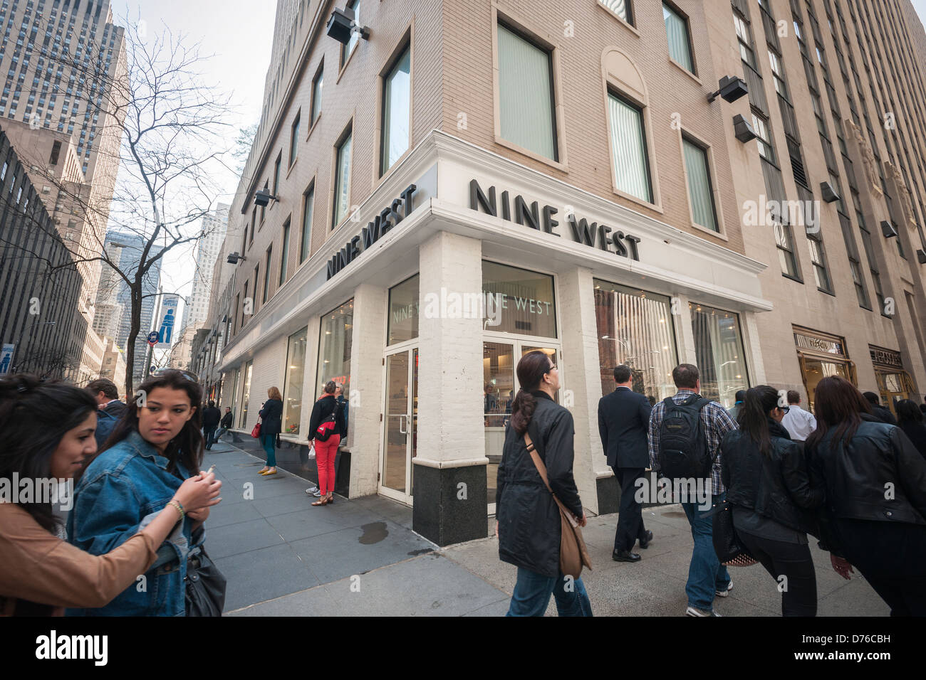 ira milagro Agacharse Una tienda Nine West es visto en Midtown Manhattan, en Nueva York  Fotografía de stock - Alamy