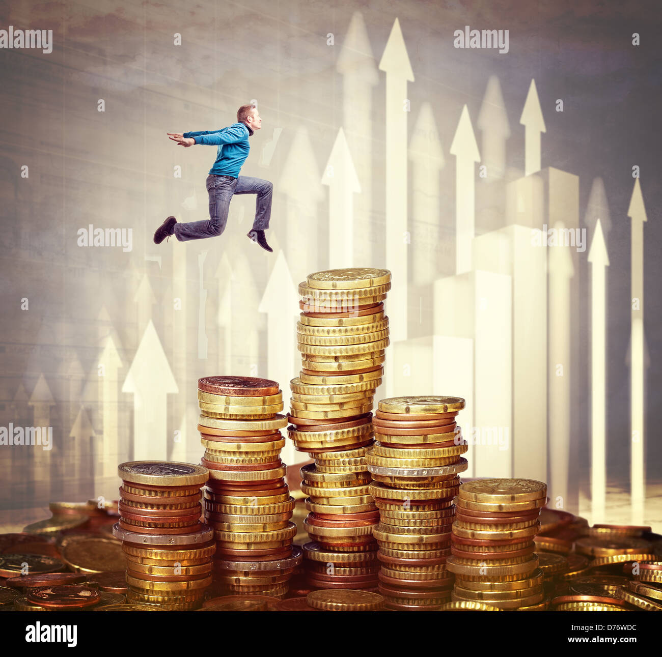 Hombre saltar por encima de los montones de dinero euro Foto de stock