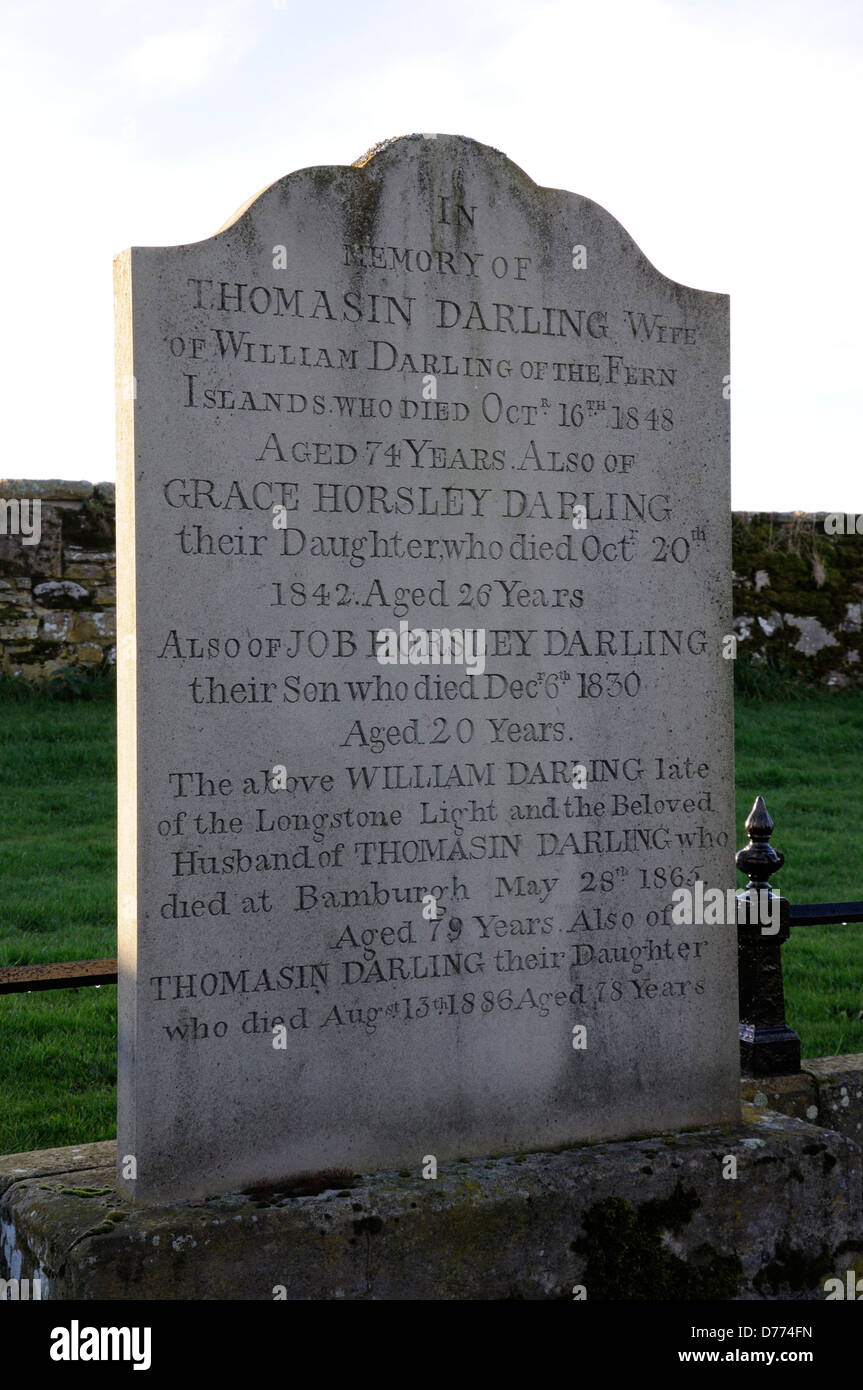 La lápida de Grace Darling (1815-1842) y su familia en Bamburgh camposanto Foto de stock