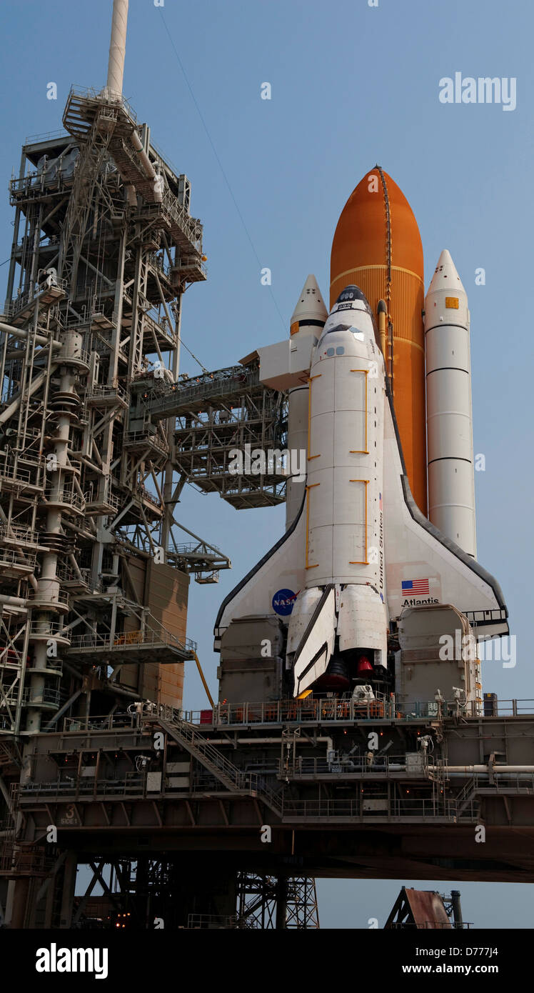 Receptáculo de carga llega a Pad STS-135 Foto de stock