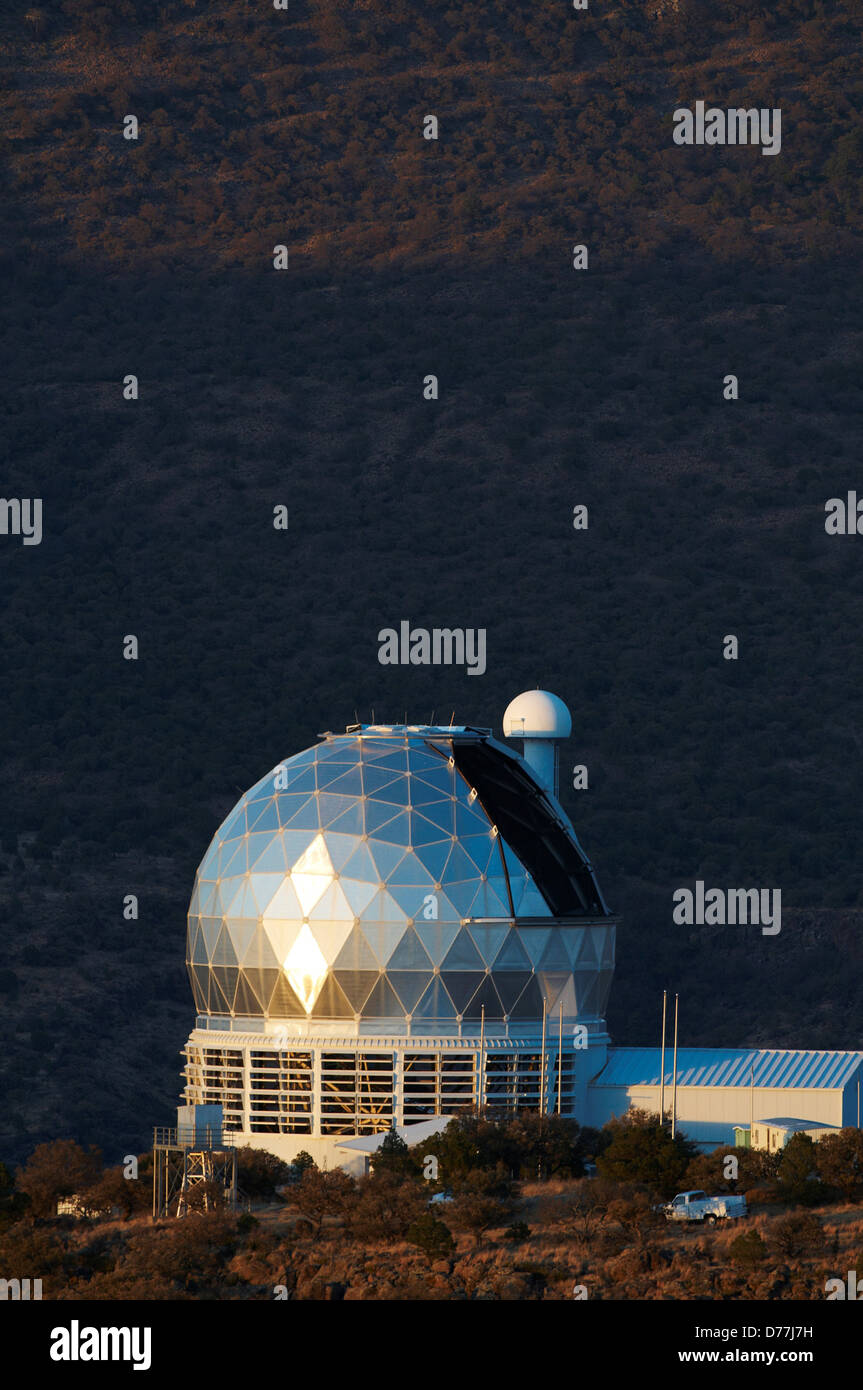 Carcasa del telescopio en el Observatorio McDonald de Fort Davis, Texas, EE.UU. Foto de stock