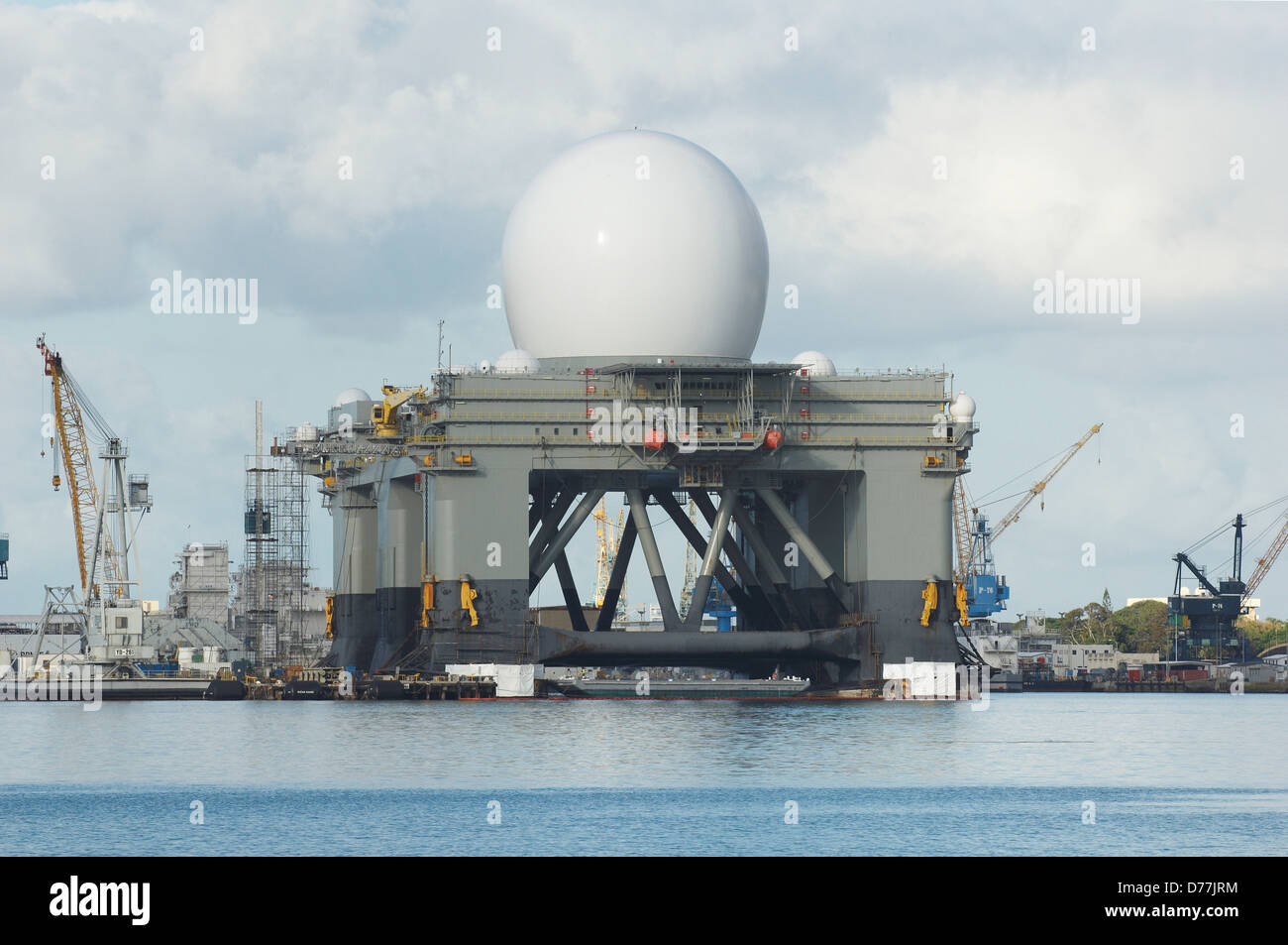 Mar basada de radar de banda X el componente sistema de defensa antimisiles  balísticos de EEUU flotante autopropulsado dock estación móvil de radar  Pearl Fotografía de stock - Alamy