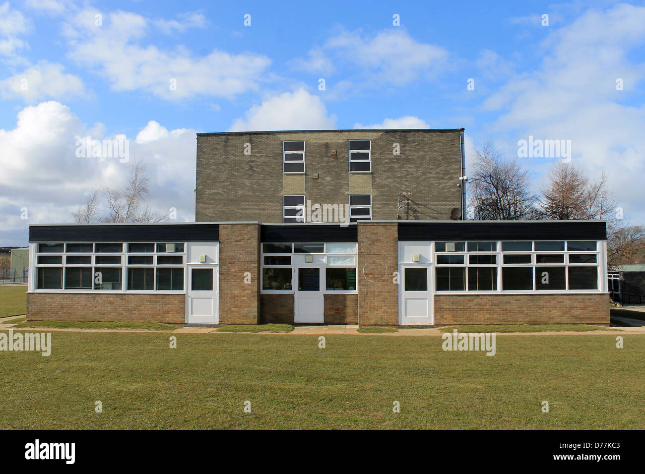 El exterior del edificio de la escuela moderna, Scarborough, Inglaterra. Foto de stock
