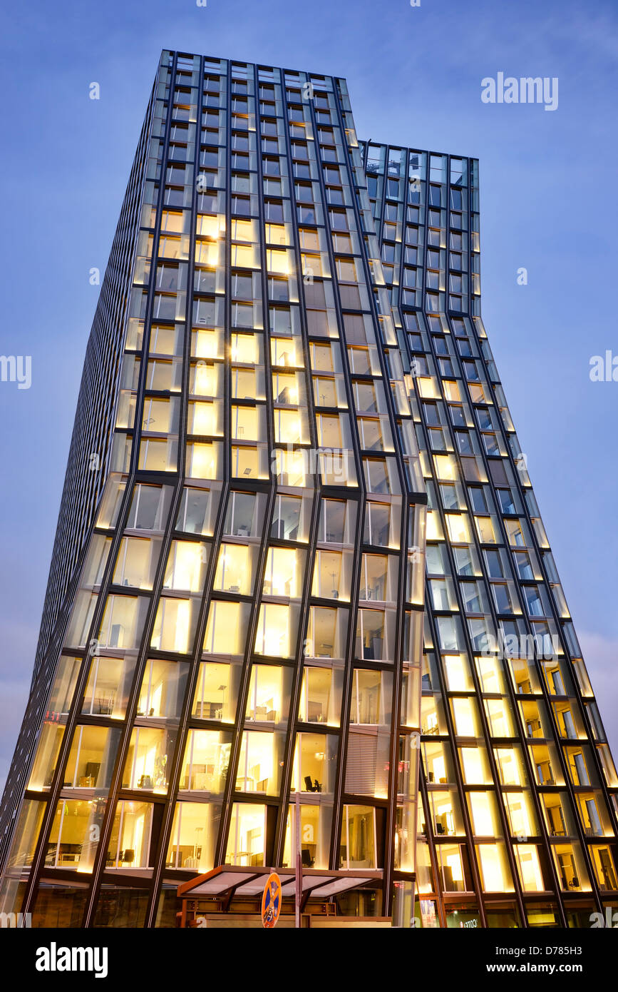 Edificio de oficinas Torres bailando en la Reeperbahn en Hamburgo, Alemania, Europa Foto de stock