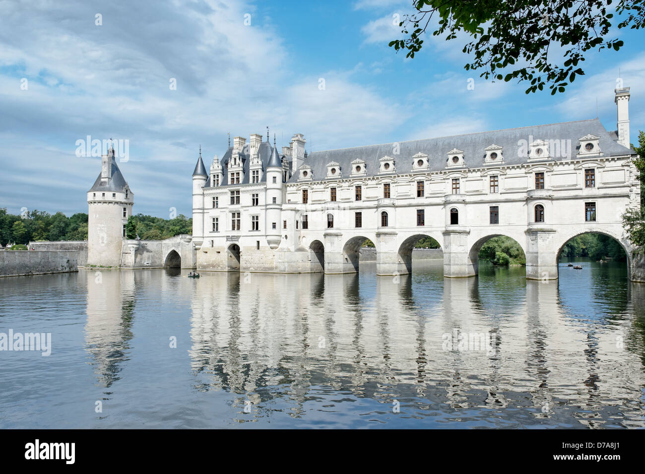 Château de Chenonceau, cruzando el río Le Cher en el Valle del Loira Francia Foto de stock