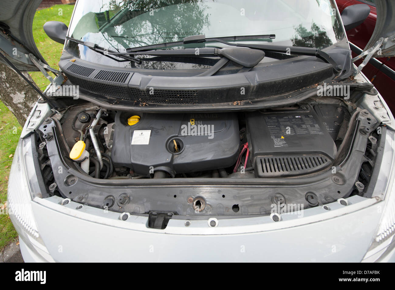 Abrir Compartimento del compartimento del motor Renault Scenic coche Foto de stock