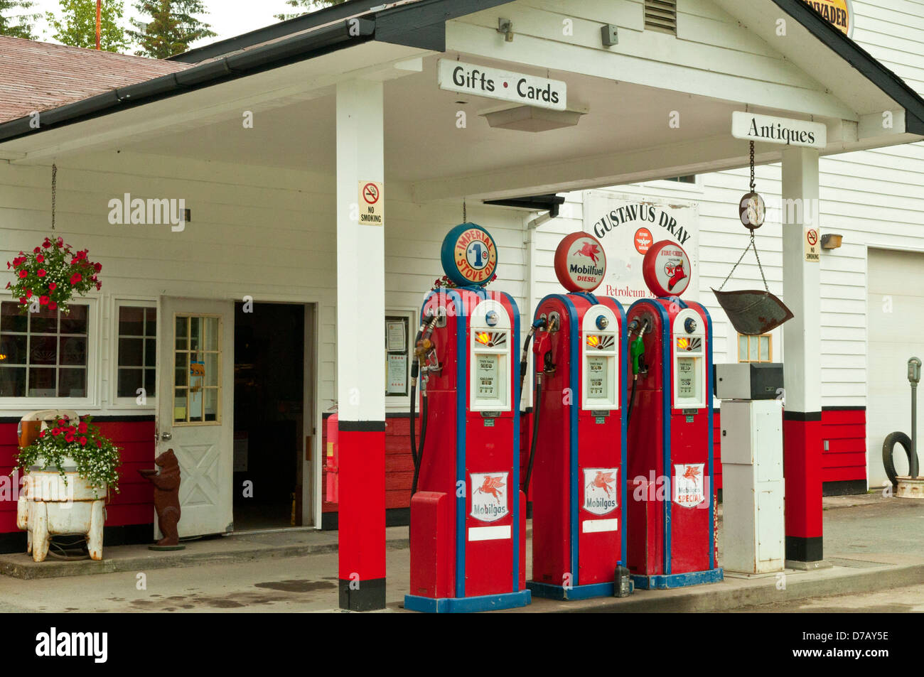 Gustavus gas station fotografías e imágenes de alta resolución Alamy