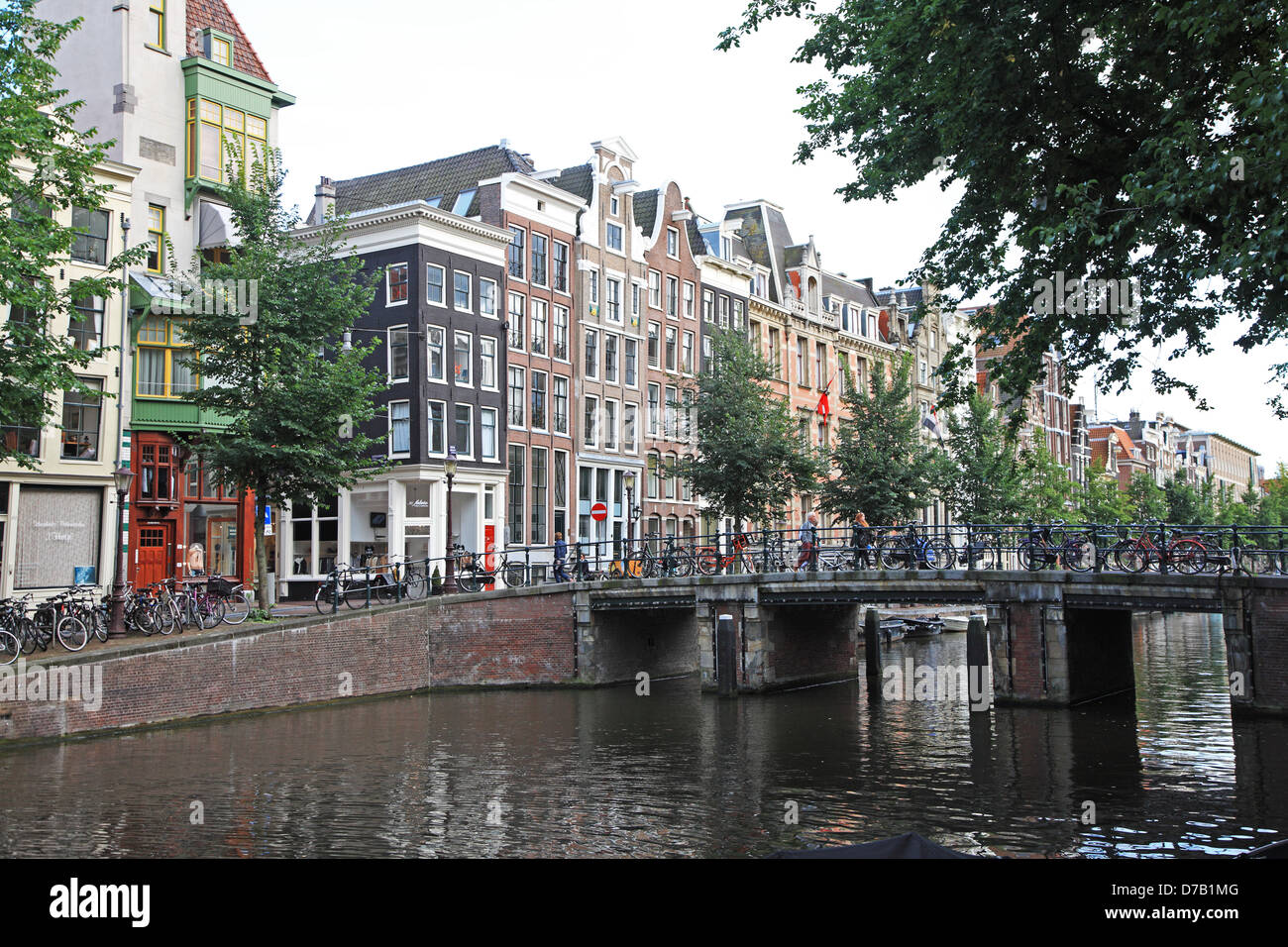 Zona del anillo del canal de amsterdam fotografías e imágenes de alta  resolución - Alamy