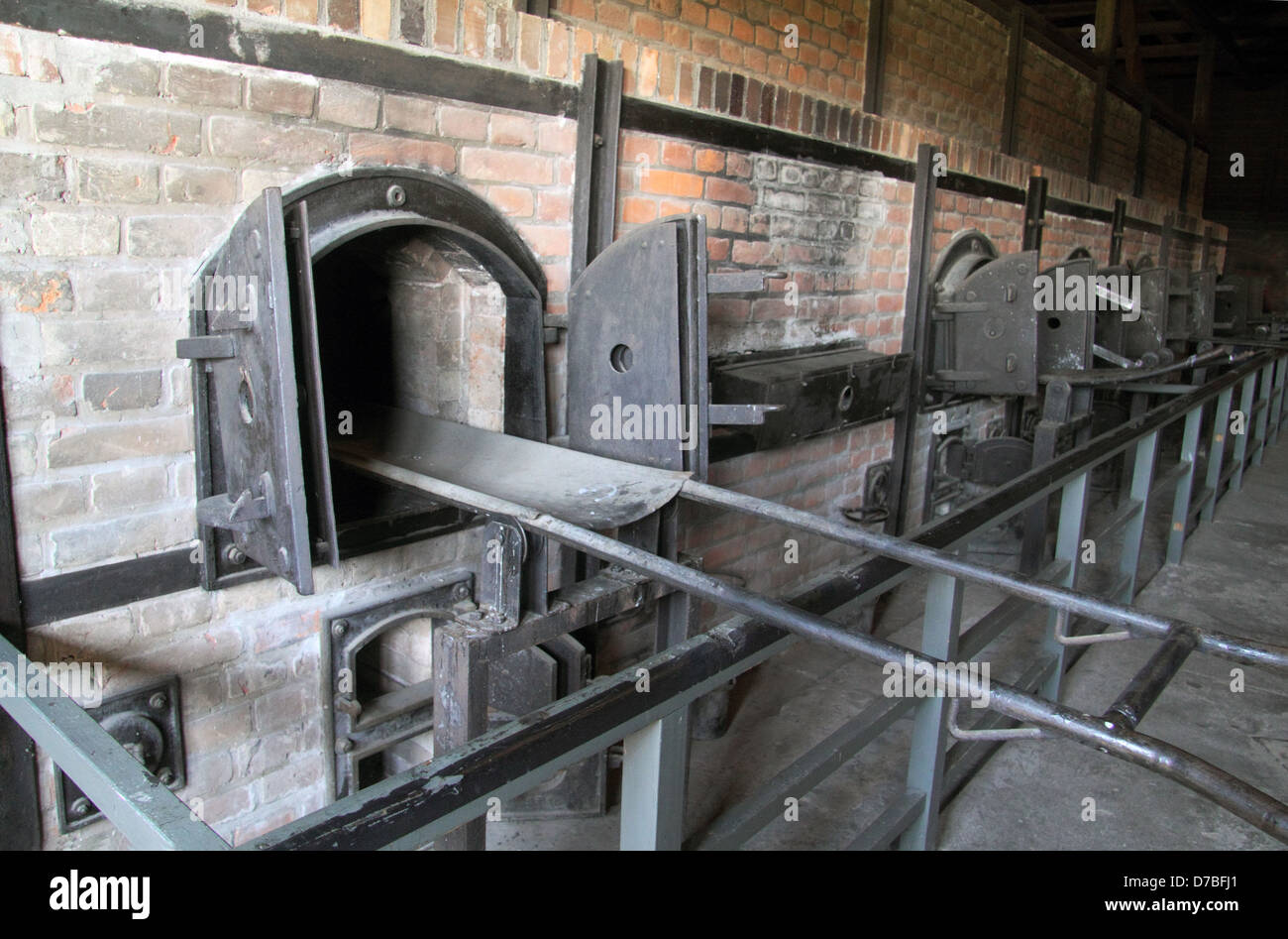 Hornos en el crematorio fotografías e imágenes de alta resolución - Alamy