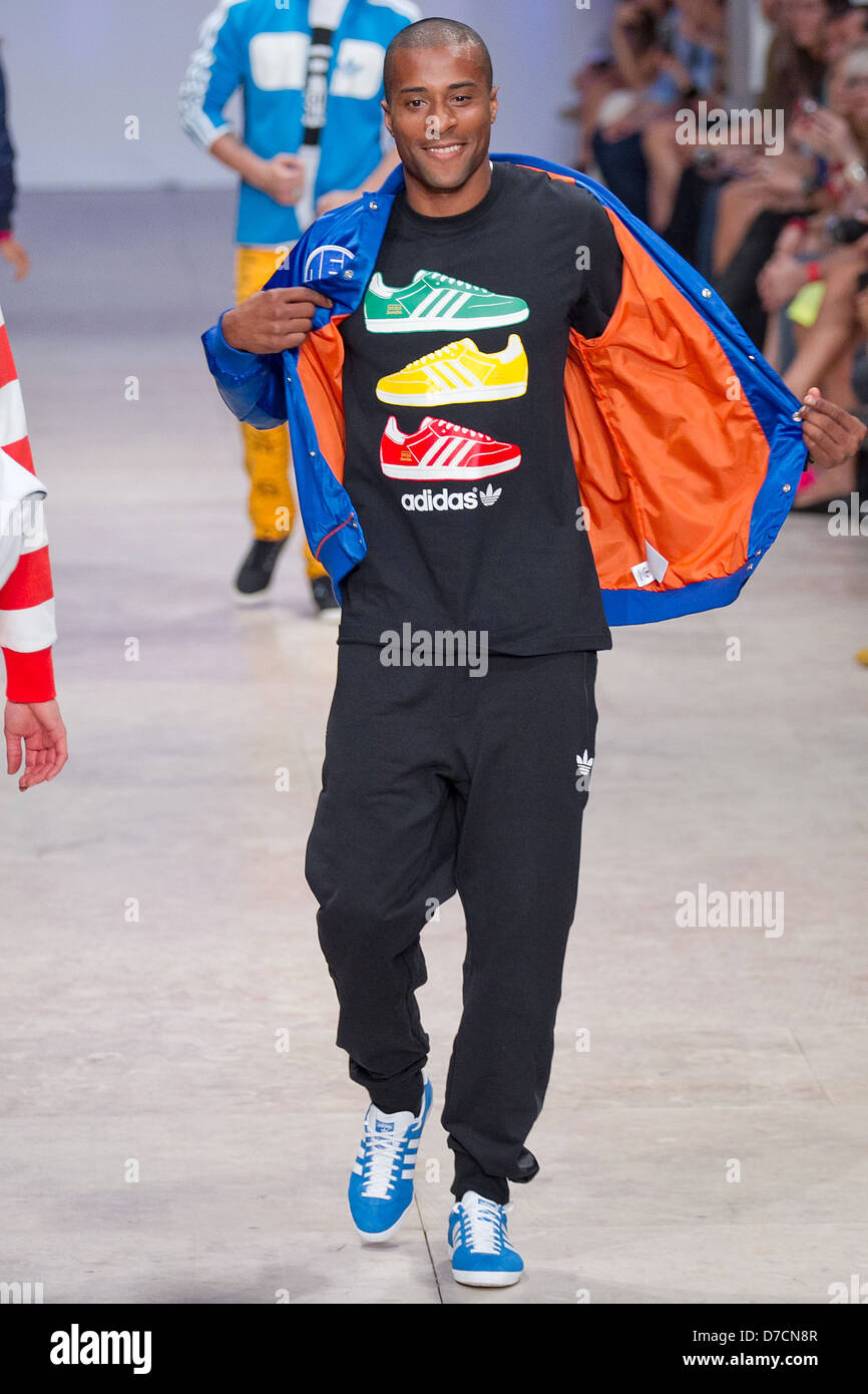 cerca Rebelión Hamburguesa Modelo de la Semana de la moda de Lisboa la primavera/verano de 2012 listo  para llevar - Adidas - Pasarela en Lisboa, Portugal - 08.10.11 Fotografía  de stock - Alamy