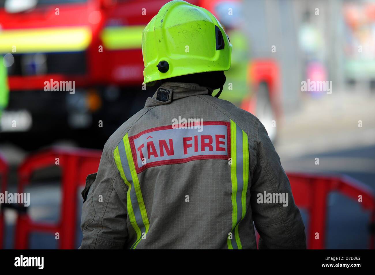 Bombero galés en la escena de un incendio. Foto de stock