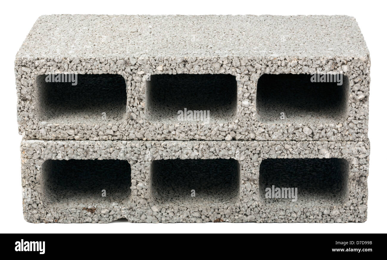 Dos bloques de construcción de cemento gris (alias el bloque de carbonilla  breeze block bloque de cemento fundación besser bloque Fotografía de stock  - Alamy
