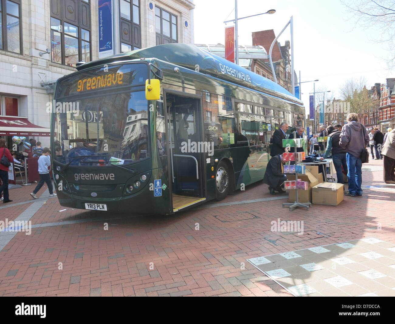 Primeros autobuses fotografías e imágenes de alta resolución - Página 3 -  Alamy