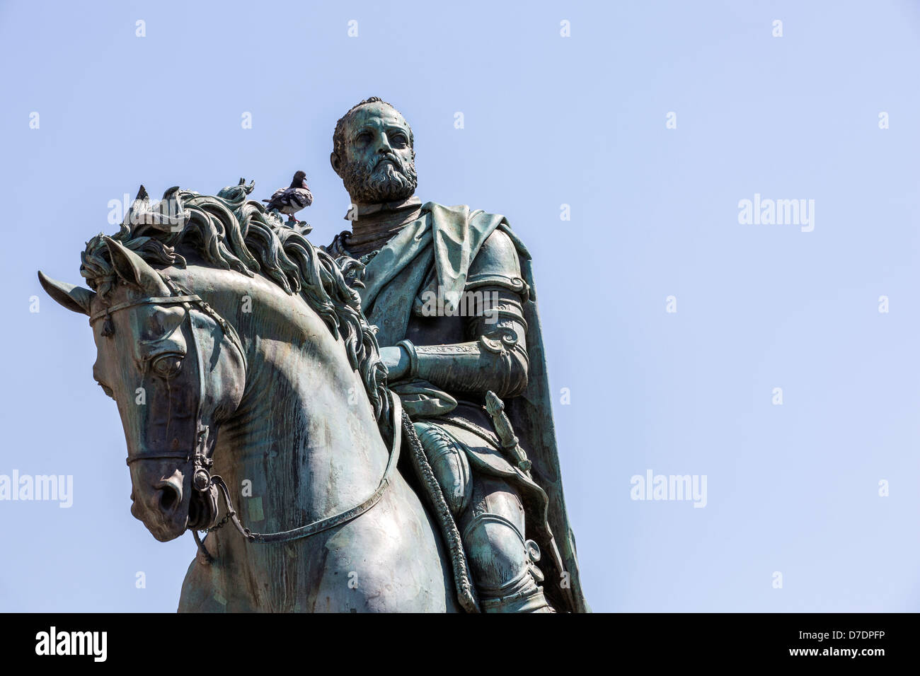 La estatua ecuestre de Cosimo I de Giambologna, en Florencia, Italia. Foto de stock