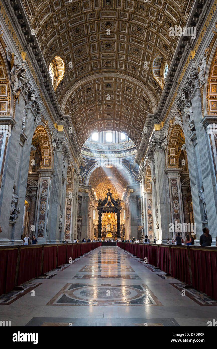 Interior de la Catedral de San Pedro, Ciudad del Vaticano. Italia Foto de stock