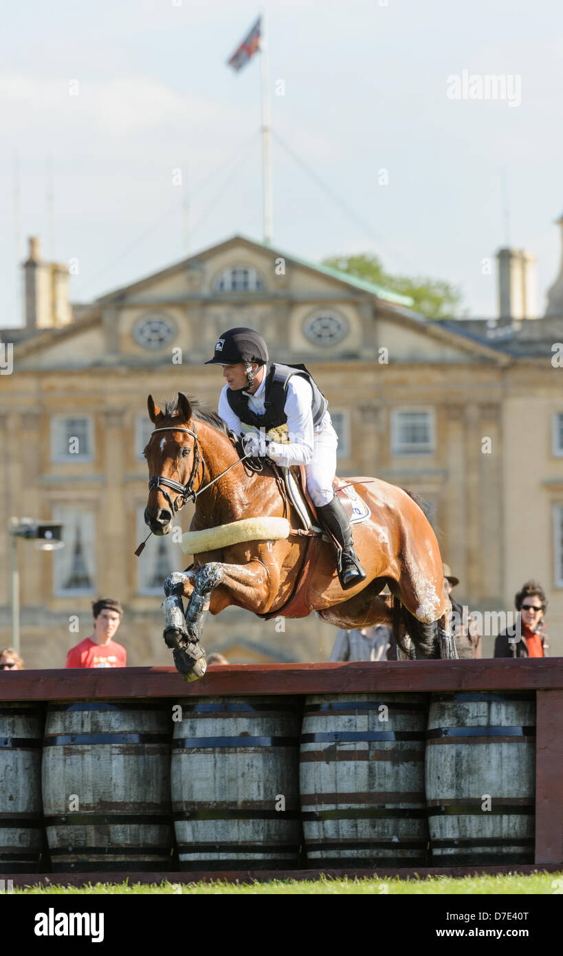 Badminton Horse Trials, Reino Unido. 5 de mayo, 2013. Michael Jung y LA BIOSTHETIQUE - SAM FBW están en el liderato tras la etapa de cross country de Mitsubishi Motors Badminton Horse Trials, domingo 5 de mayo de 2013 Foto de stock