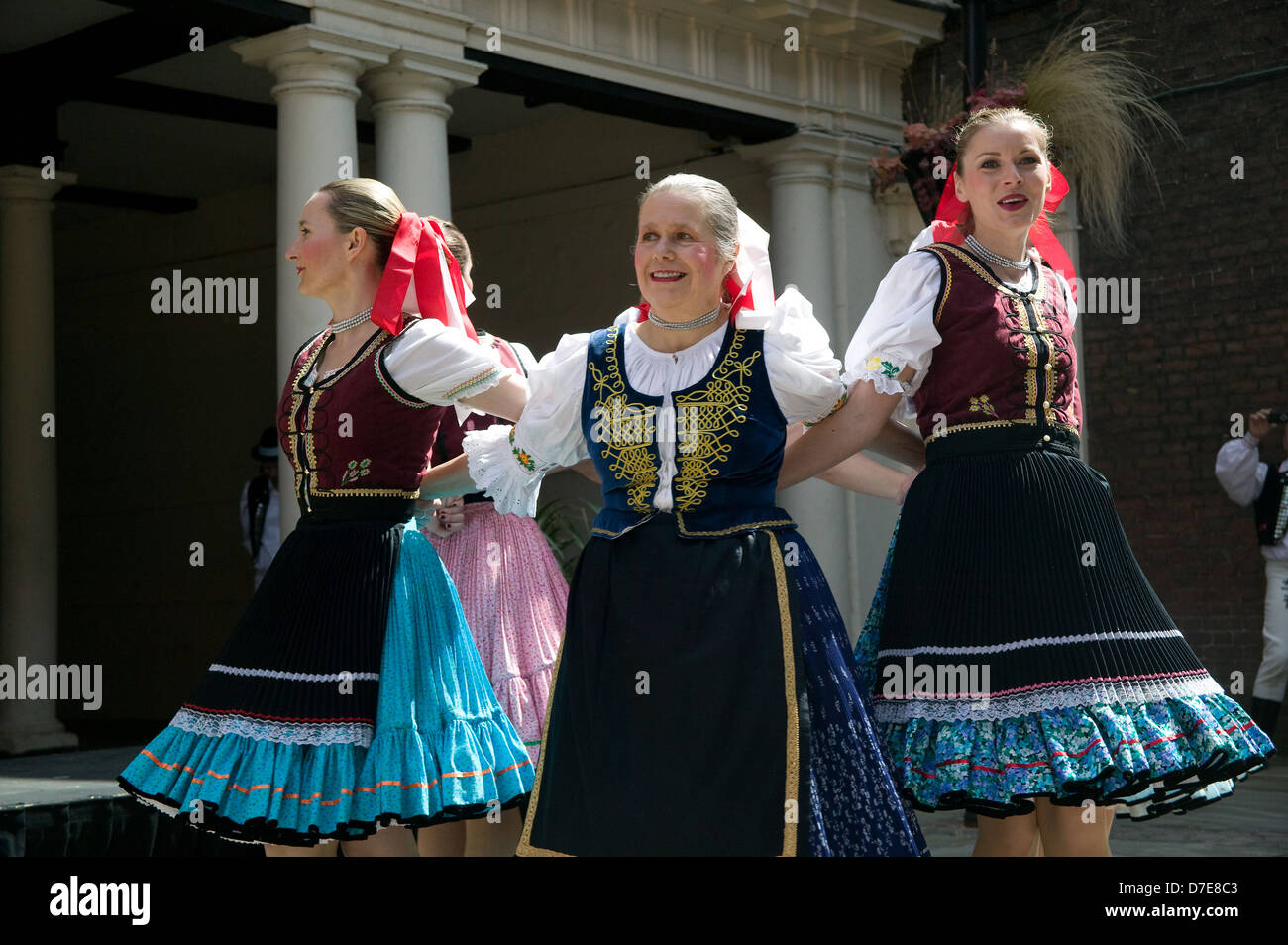Polaco eslovaco bailarines tradicionales Foto de stock