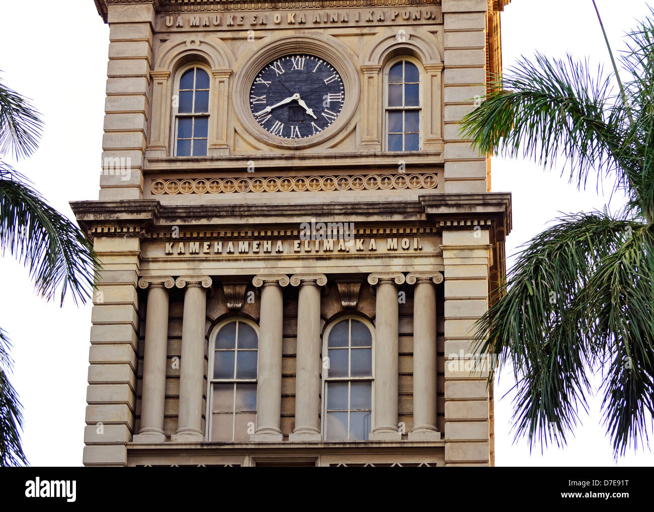 Detalle de la Aliʻiolani Hale edificio histórico en el centro de Honolulu. Foto de stock