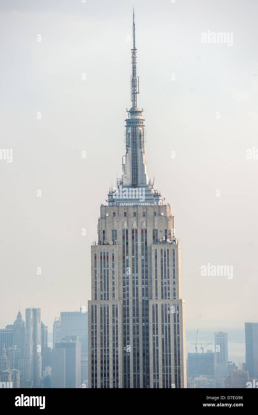 El Empire State Building con Midtown y el bajo Manhattan skyline. Foto de stock