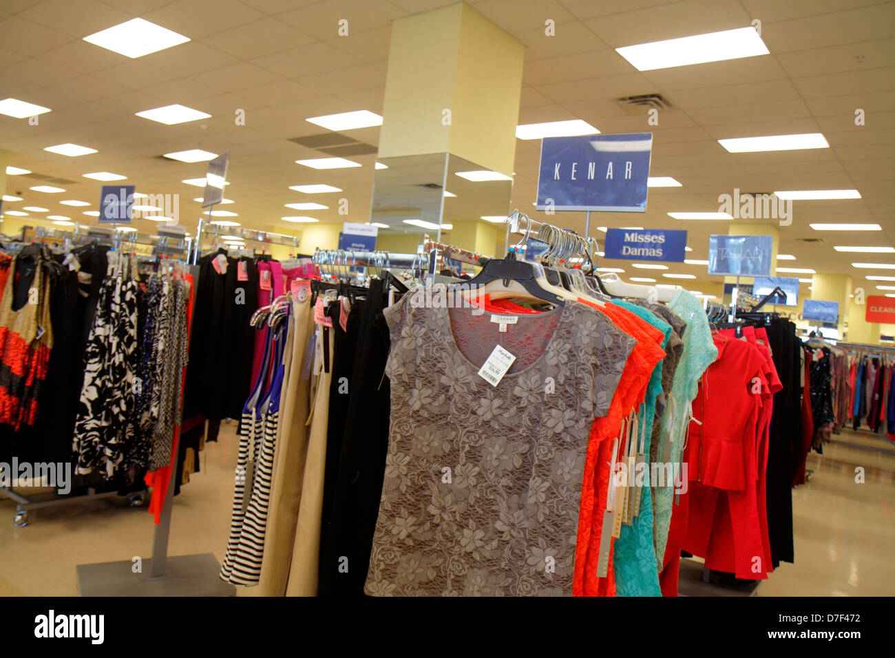 Marshalls clothing fotografías e imágenes de alta resolución - Alamy