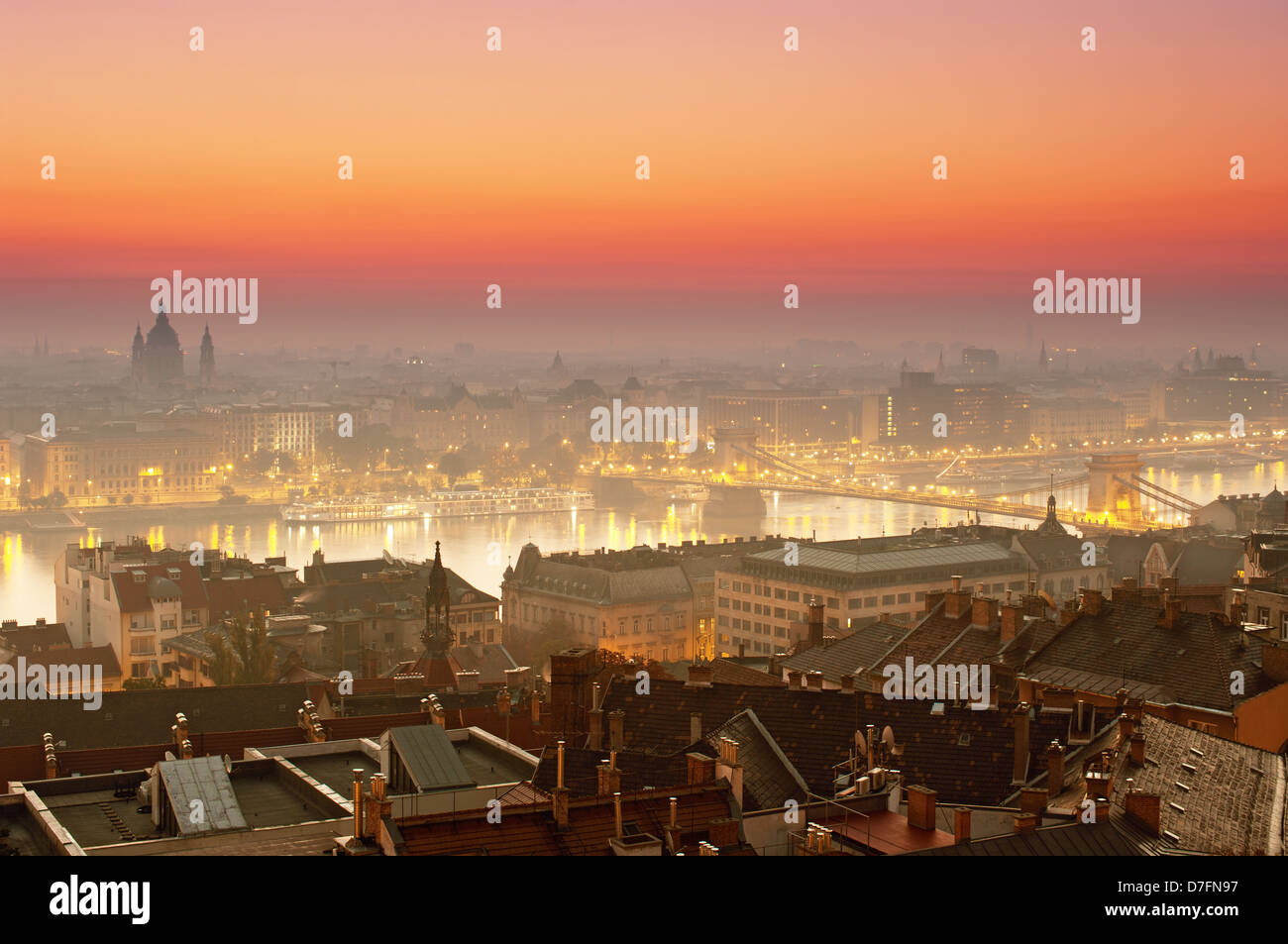 Amanecer en Budapest, Hungría. Foto de stock