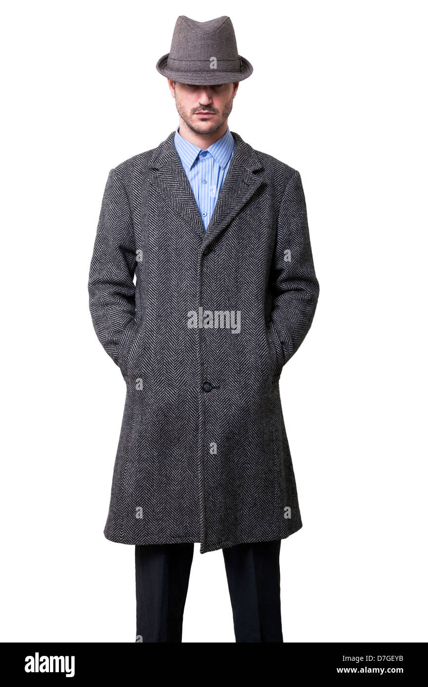 Una persona vestida con abrigo gris sombrero gris que está casi