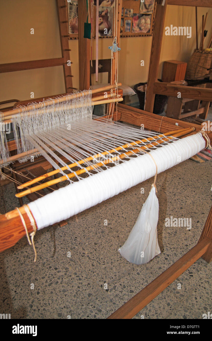 Antigua máquina de tejer accionado por la mano Fotografía de stock - Alamy