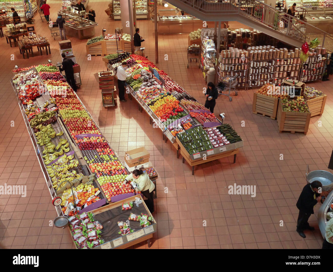 Supermercado supermercado puesto de frutas Foto de stock