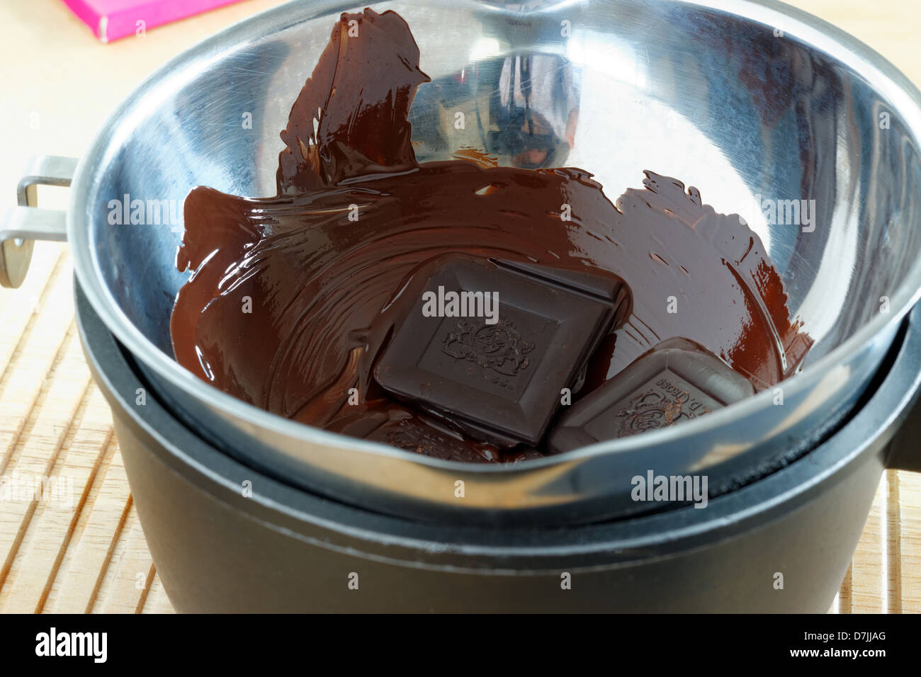 Chocolate fundir en un baño maría Fotografía de stock - Alamy