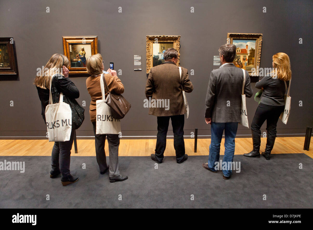 Medios de comunicación holandeses en la apertura del Rijksmuseum, tras permanecer cerrado durante muchos años debido a la renovación Foto de stock