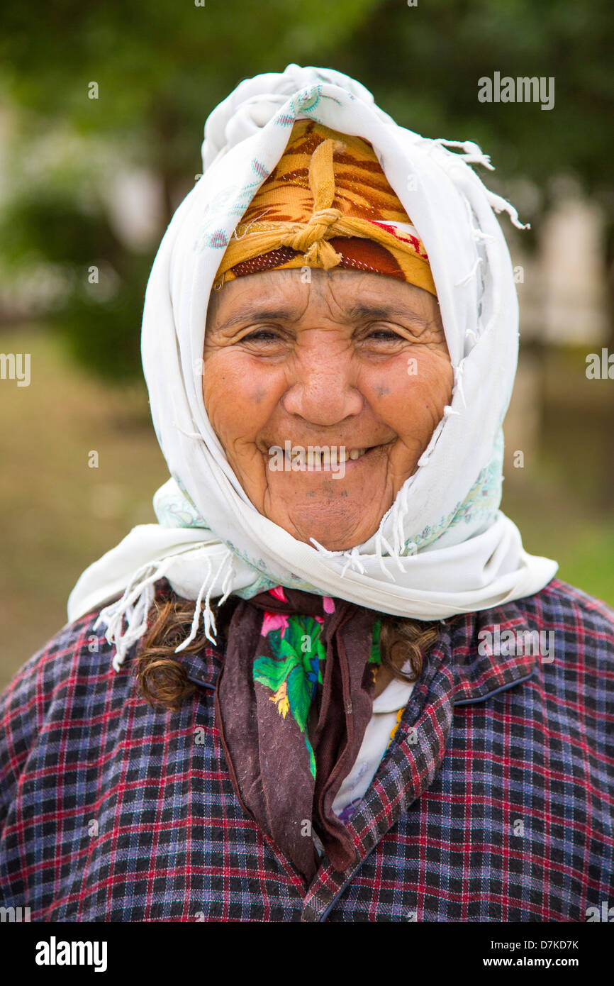 Mujer en Le Kef Túnez Foto de stock