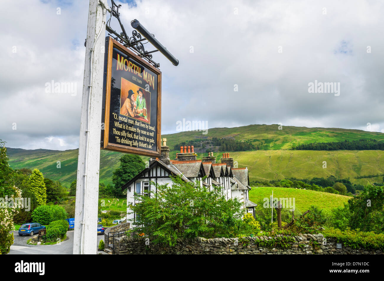 El hombre mortal Inn en Troutbeck, en el distrito de Los Lagos, cerca de Windermere, Cumbria, Inglaterra. Foto de stock
