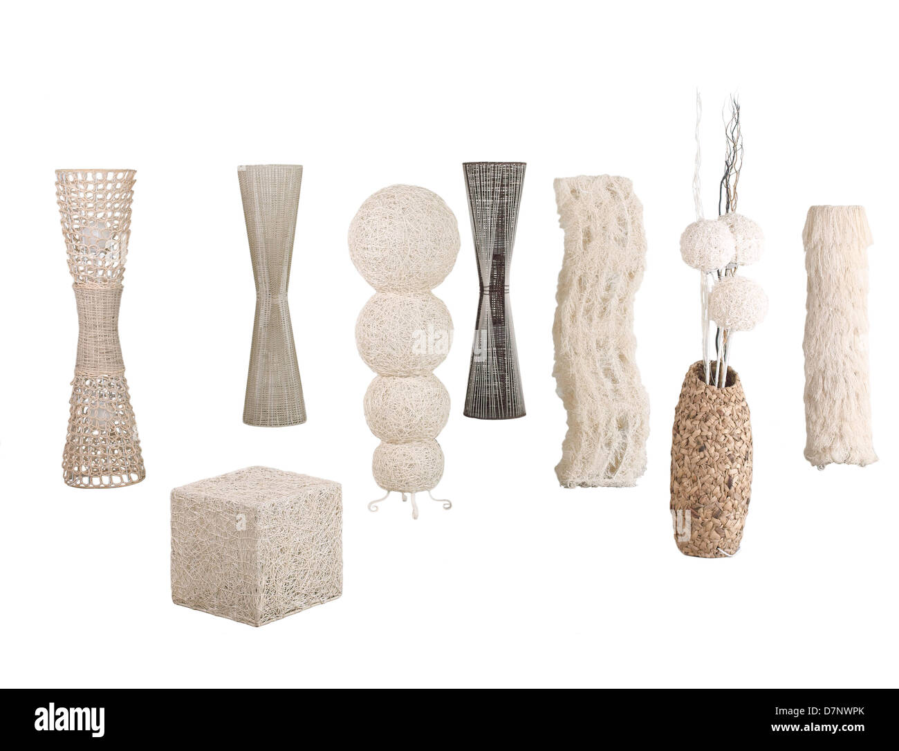 Diseño moderno de mimbre, bambú y lámparas de piso de jacinto de agua Foto de stock