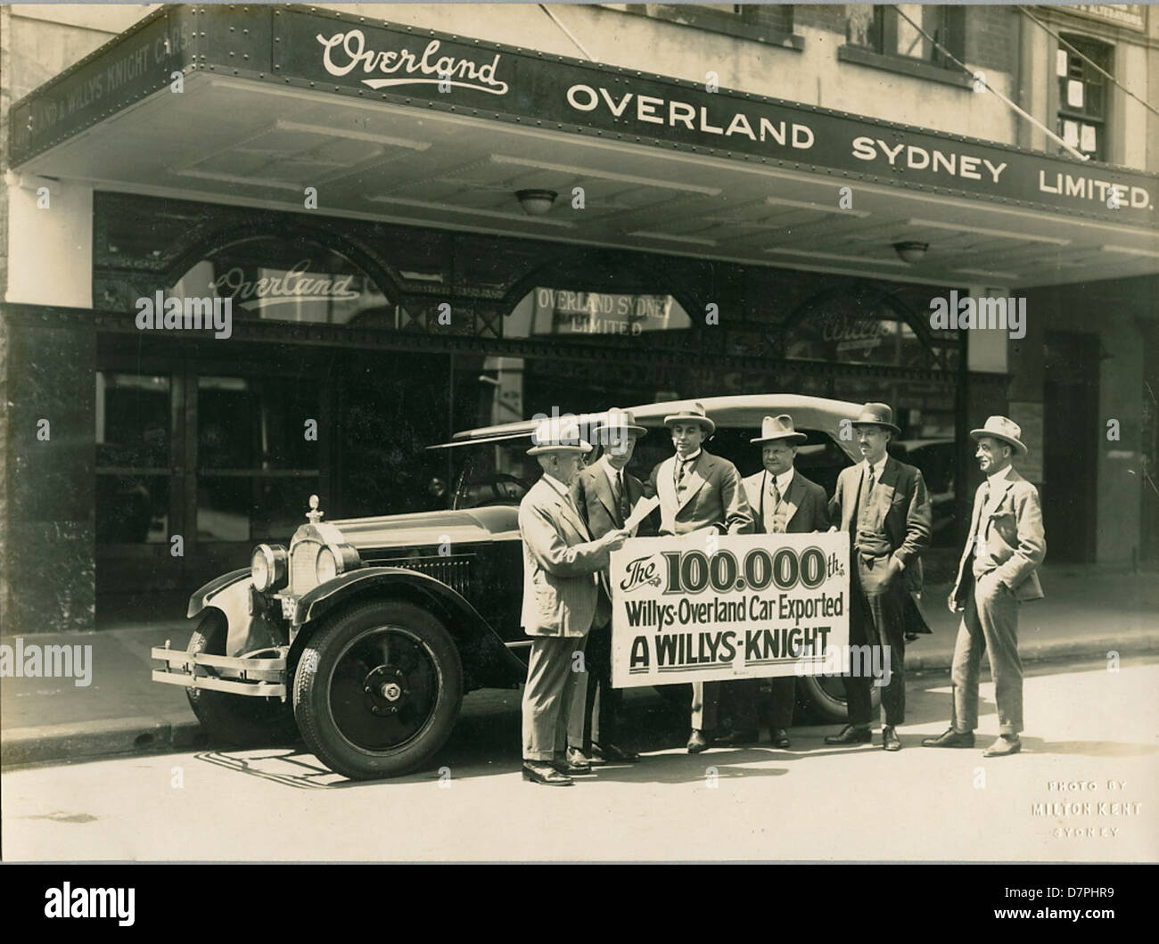Los 100.000ª Willys-Overland coche exportado fuera de Overland Sydney Ltd office, 1920 - 1929 Foto de stock