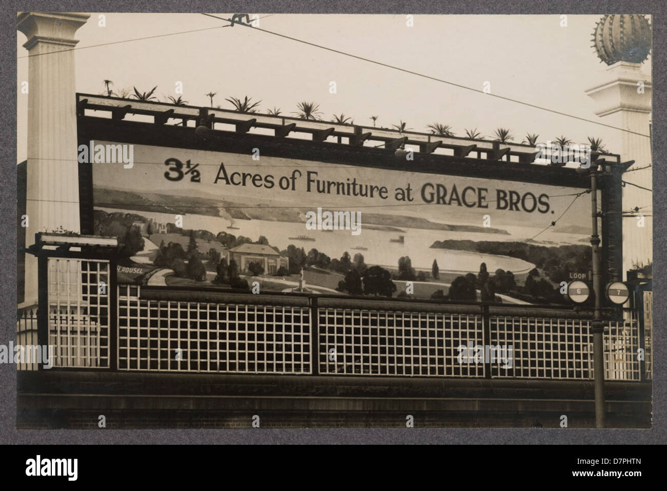 Vallas publicitarias para Grace Bros publicidad muebles, 1930 Foto de stock