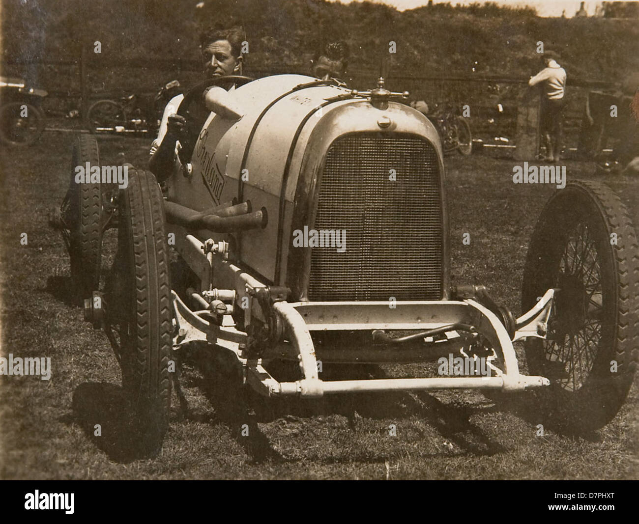 Don Harkness al volante de su coche deportivo terrestre 'Blanquita', 1920 - 1929 Foto de stock