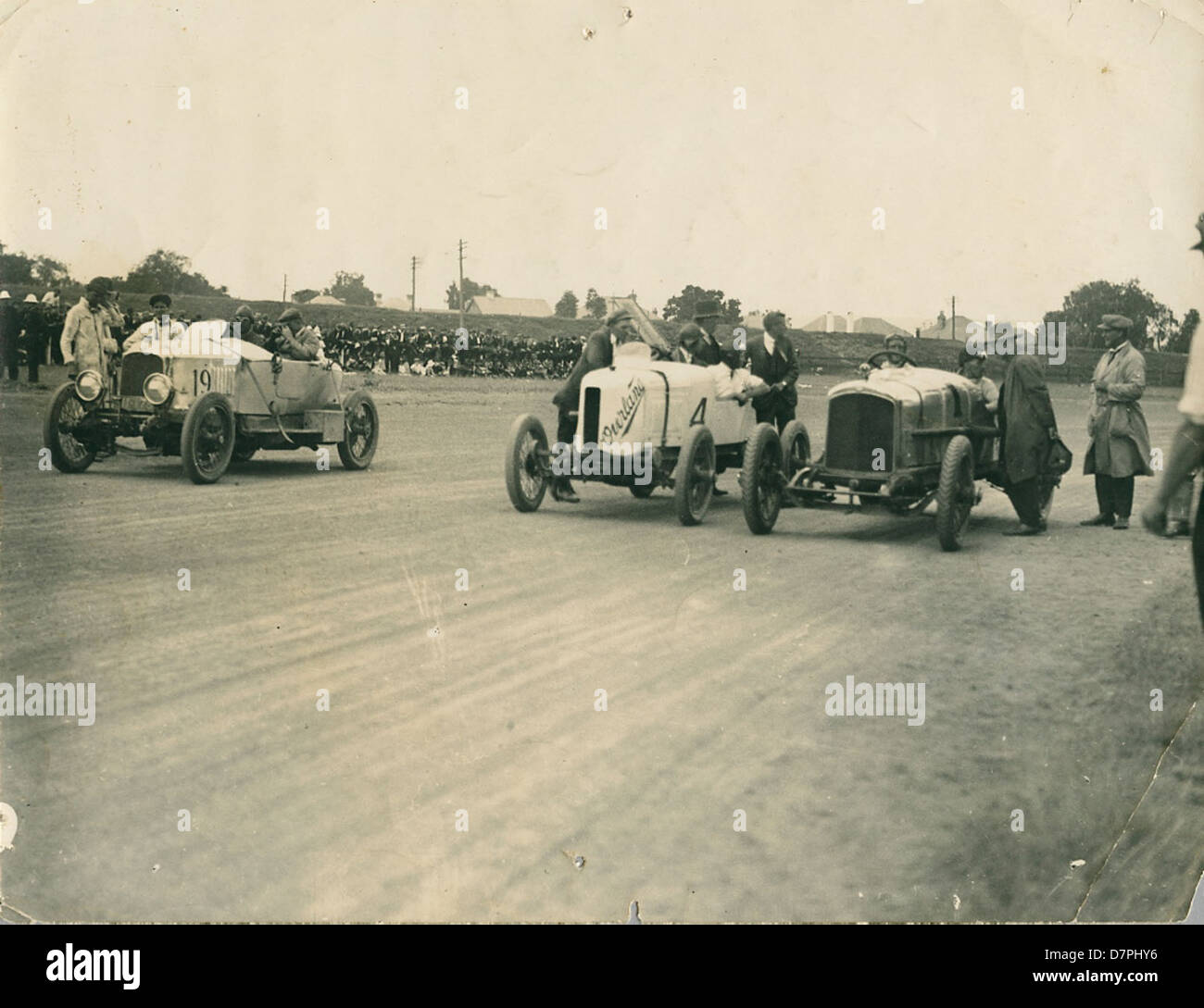 Don Harkness al volante de su coche deportivo terrestre 'Blanquita' a 10 millas de campeonatos, 1920 - 1929 Foto de stock