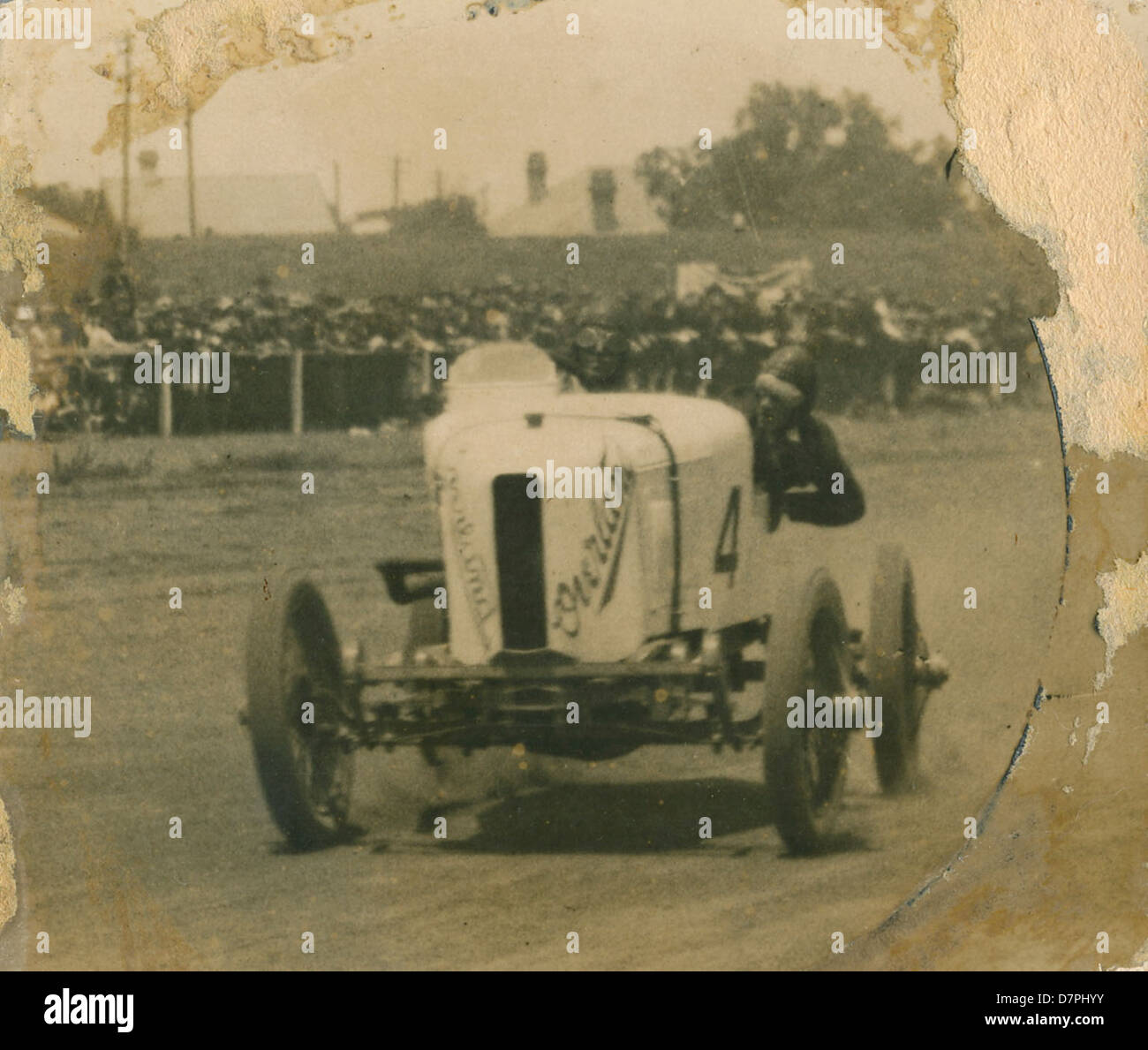Don Harkness al volante de su coche deportivo terrestre 'Blanquita' en carrera, 1920 - 1929 Foto de stock