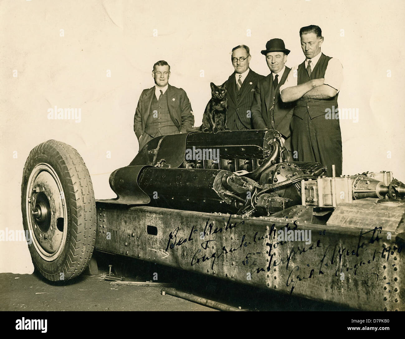 Grupo y un gato de inspeccionar el coche 'F.H. Stewart Enterprise' Foto de stock