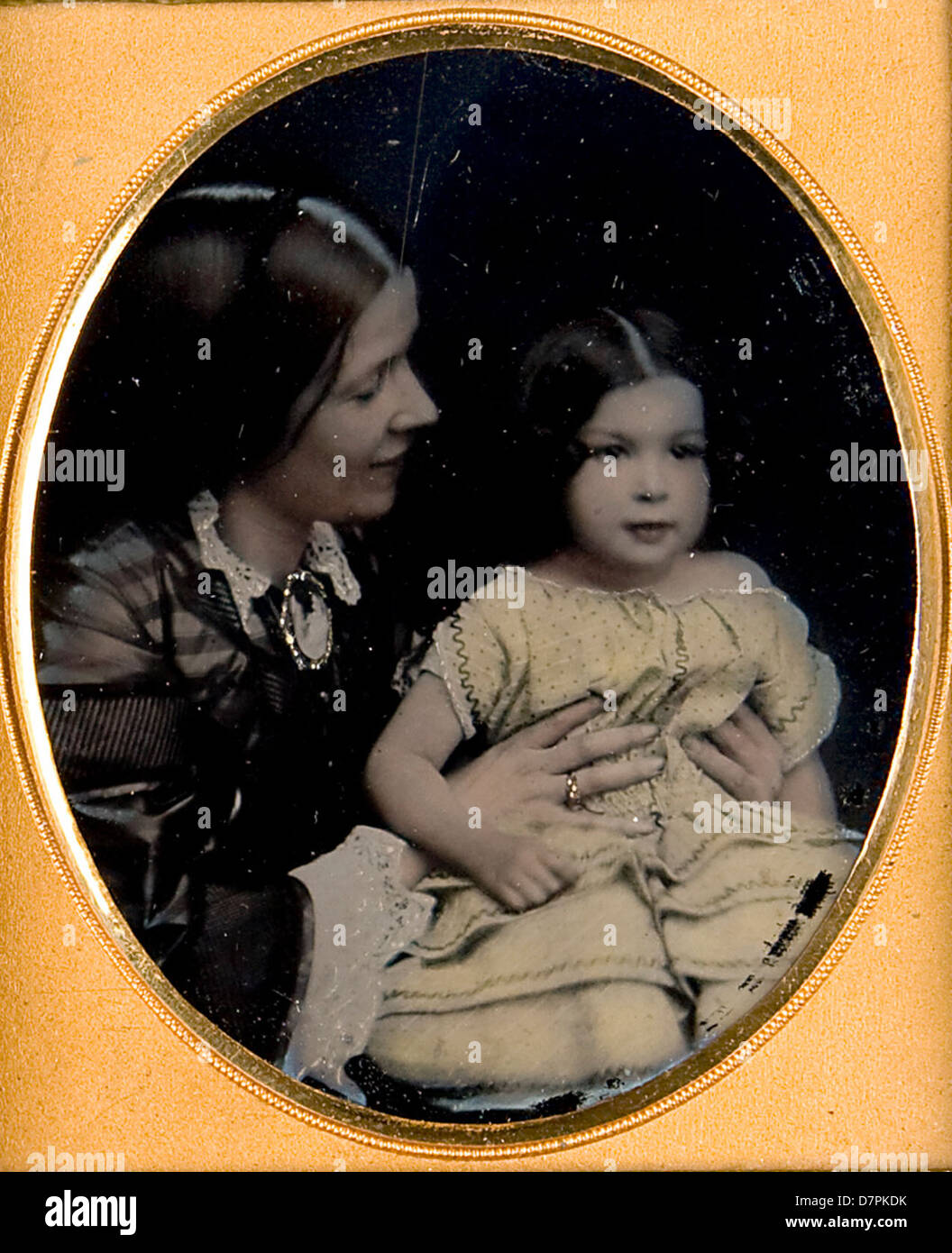 Joven no identificado y madre Foto de stock