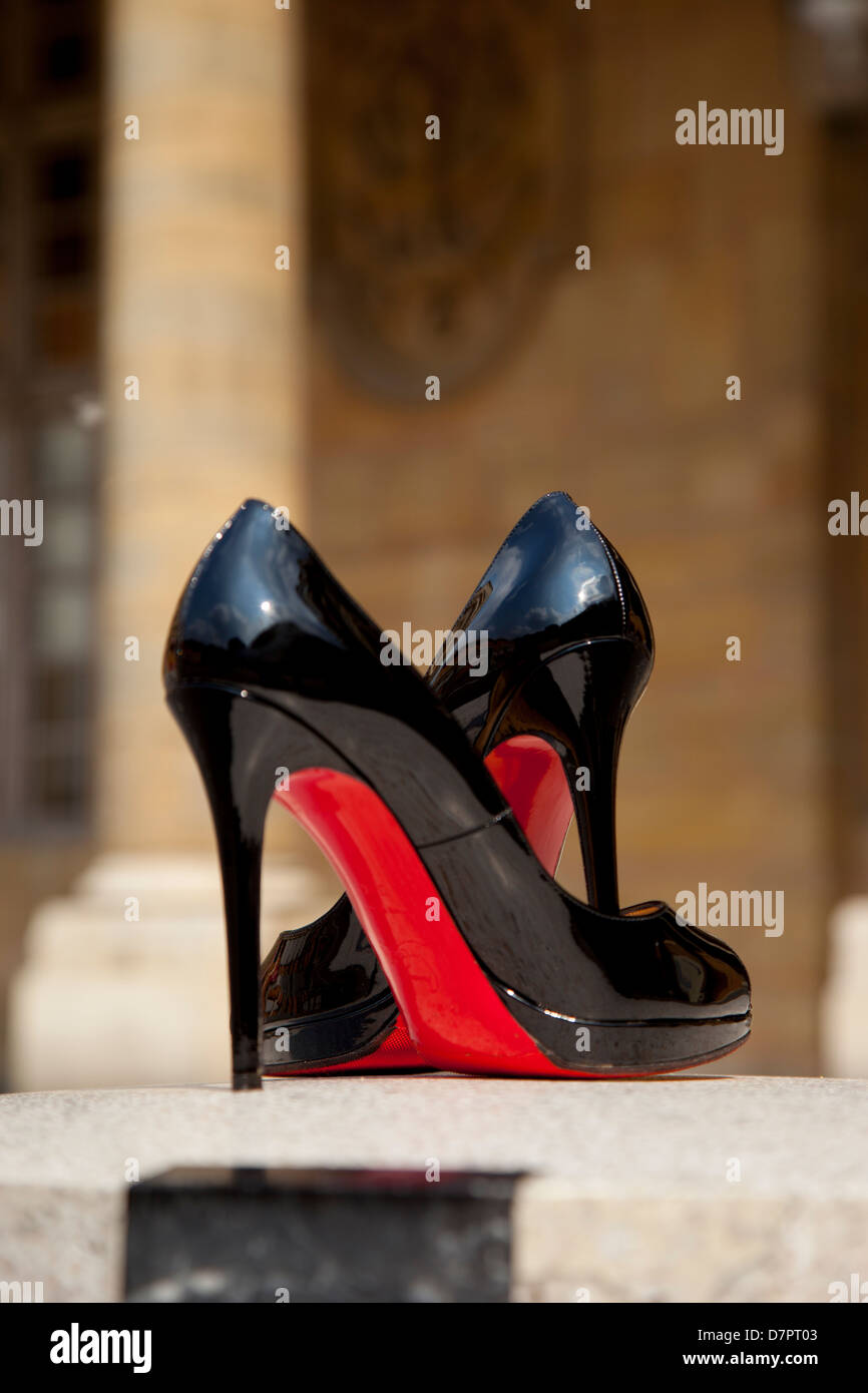 templar adolescentes Egoísmo Zapatos louboutin fotografías e imágenes de alta resolución - Alamy