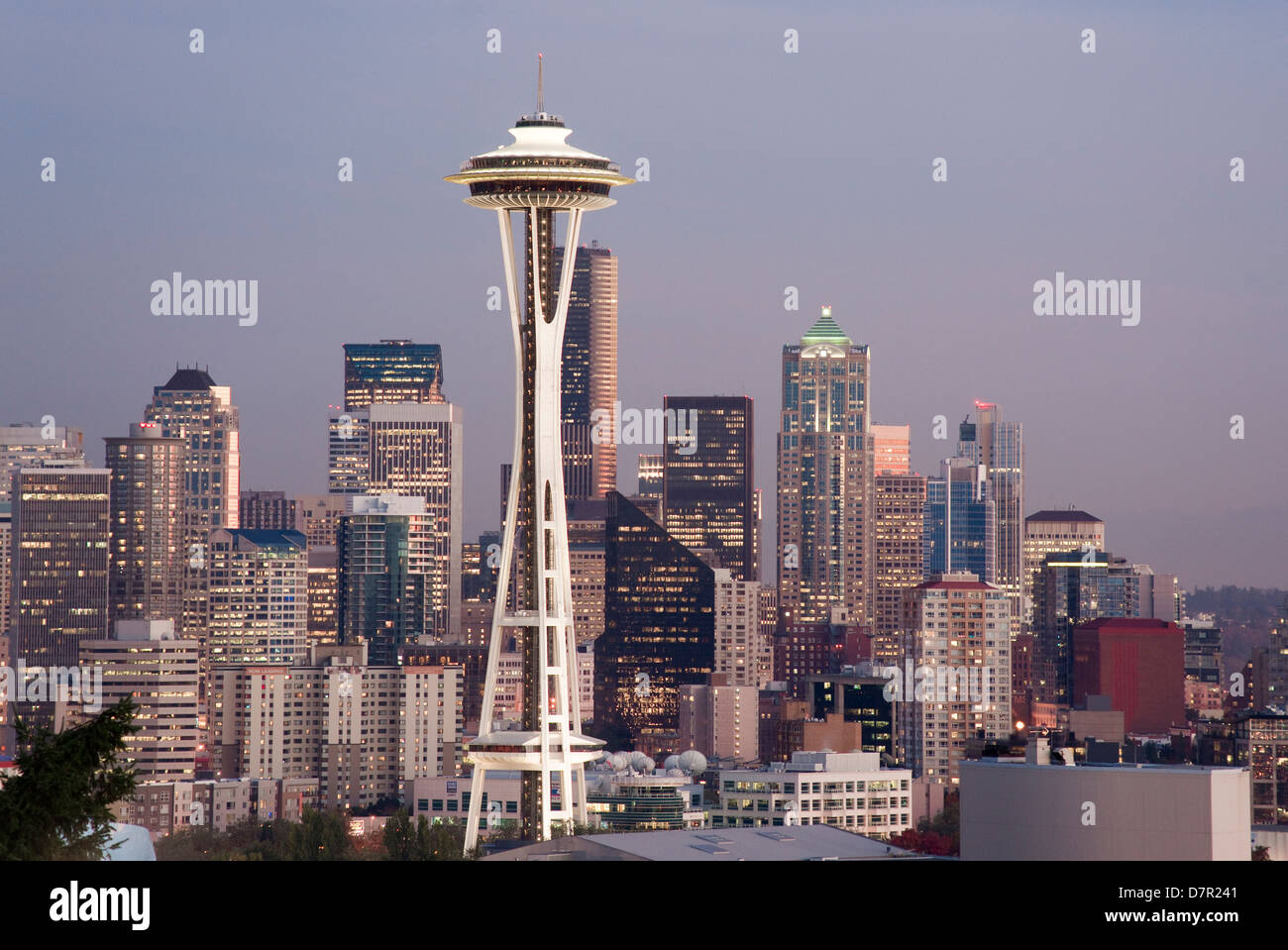 La Aguja Espacial de Seattle es calentado por el sol Foto de stock