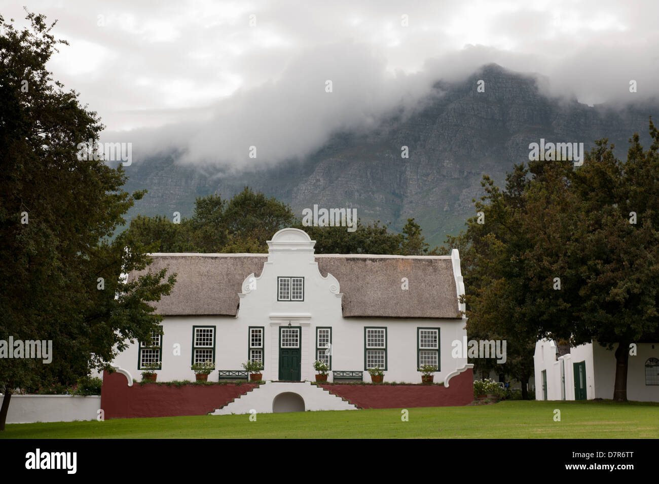 Cape Dutch manor house, Rustenberg wine estate, Stellenbosch, Sudáfrica. Foto de stock