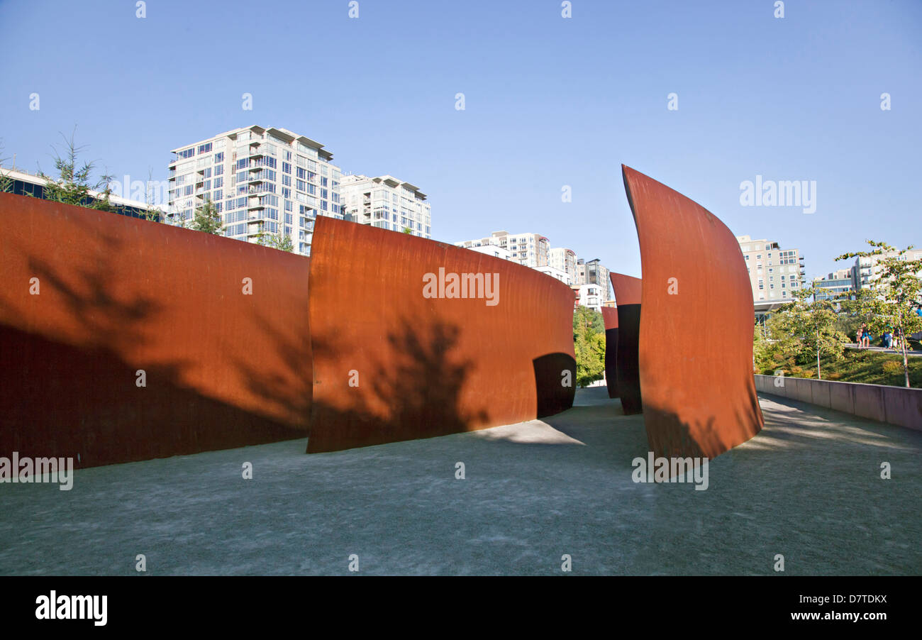 América del Norte, EE.UU., Washington, Seattle. Estela de Richard Serra en  el Parque Olímpico de Esculturas, una parte del Museo de Arte de Seattle  Fotografía de stock - Alamy