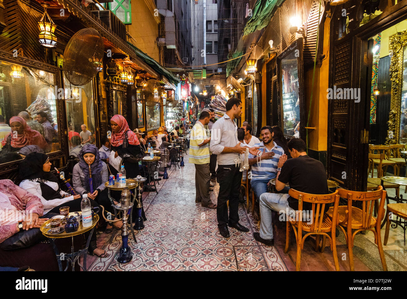 El Fishawi Coffehouse en Khan Al Khalili, El Cairo islámico, Egipto Foto de stock