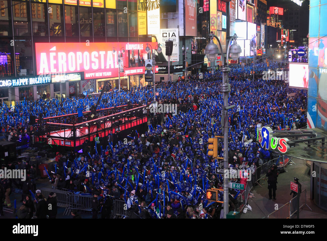 Juerguistas, multitudes, Nochevieja, Times Square, Manhattan, Ciudad de Nueva York, EE.UU. Foto de stock