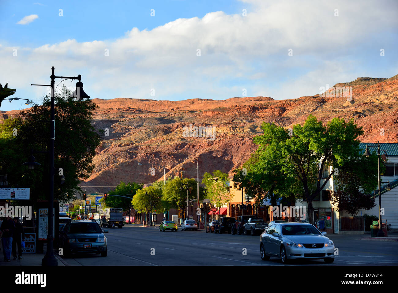 La firma acantilados de arenisca roja, cerca de la ciudad de Moab, Utah, EE.UU.. Foto de stock
