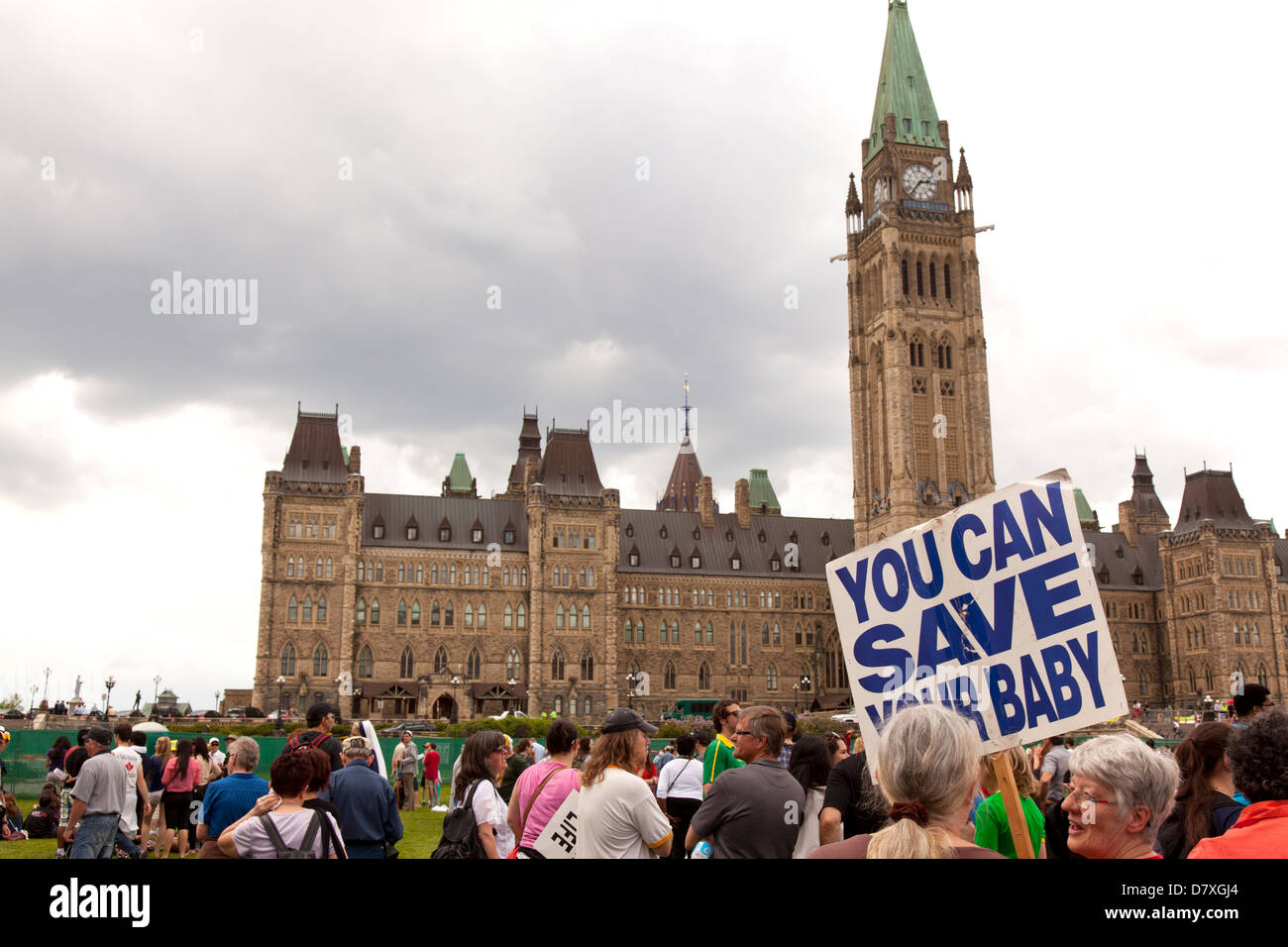 Pro-vida Parlaiment demonstartion en edificios en Ottawa, Canadá Foto de stock